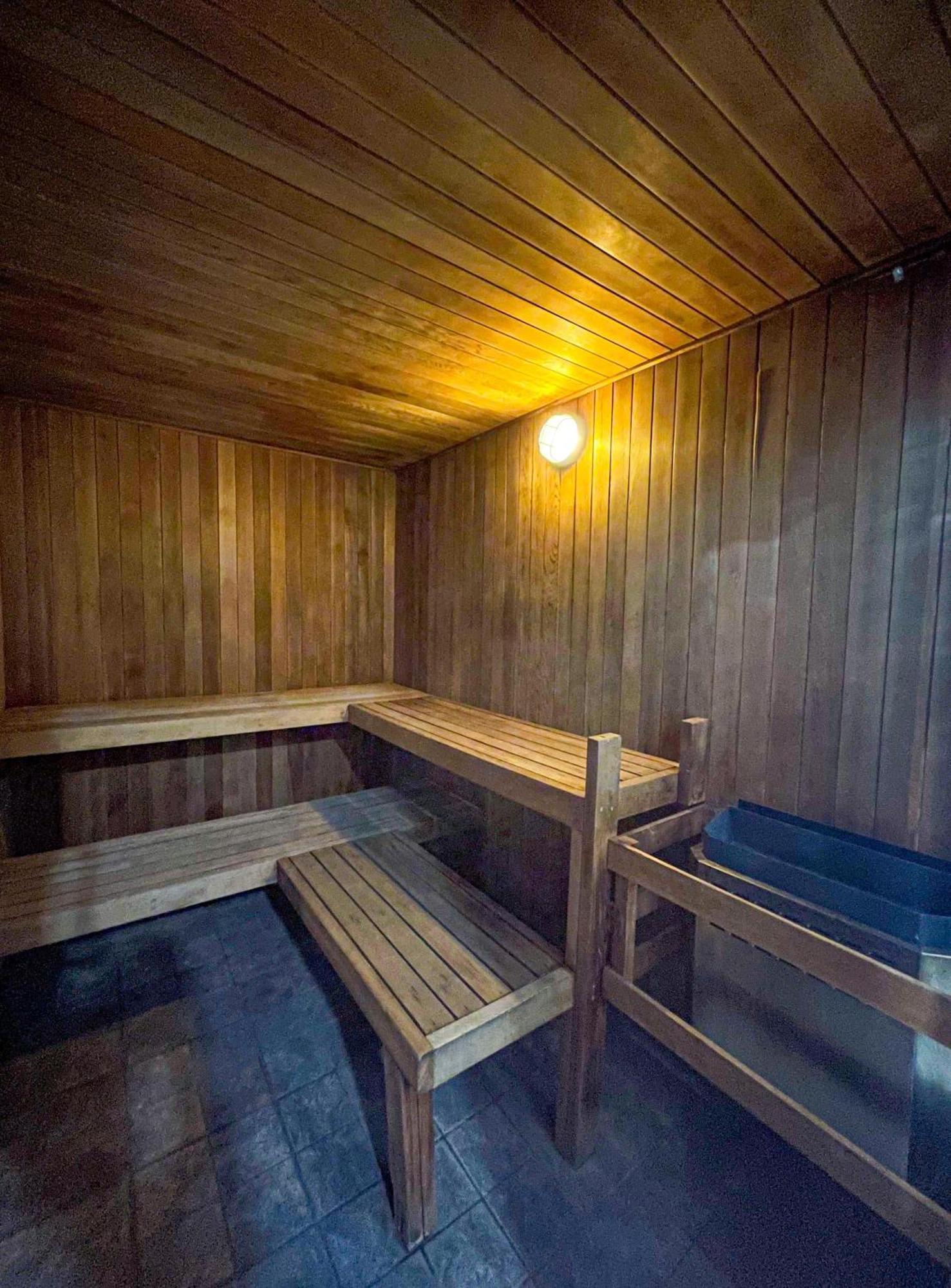 Alpenglow Lodge Studio With Park View By Mva Whistler Exterior photo